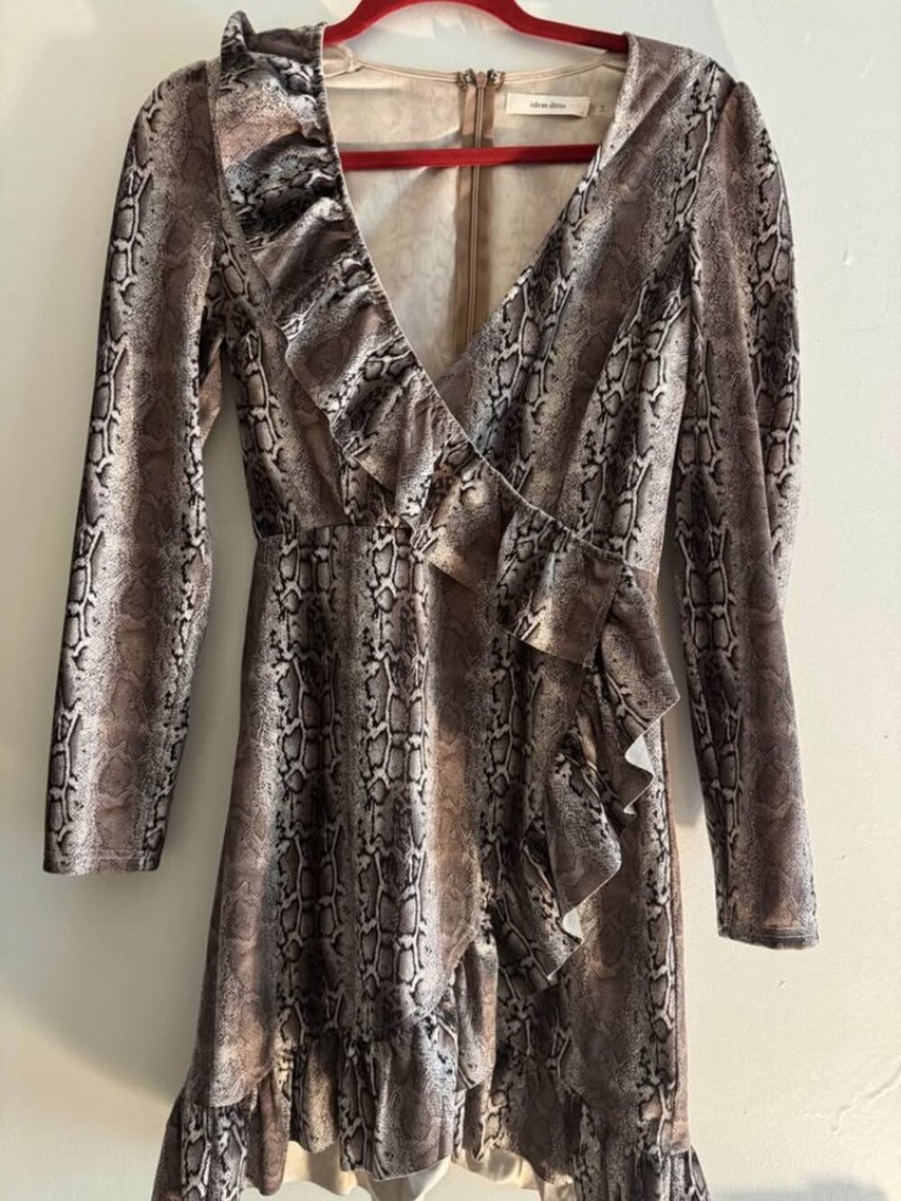 Idem ditto Women's Long Sleeve Ruffled Snake-Print size small